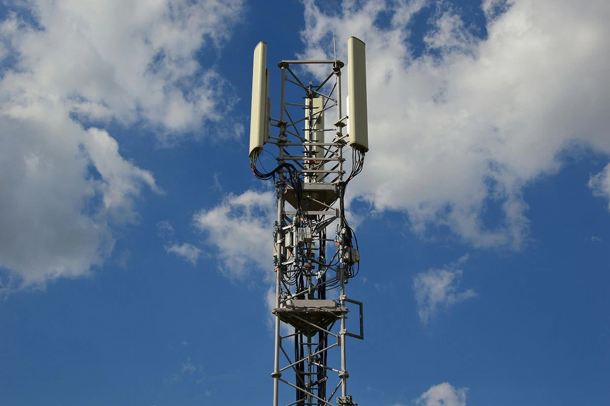 sejarah koneksi internet tower