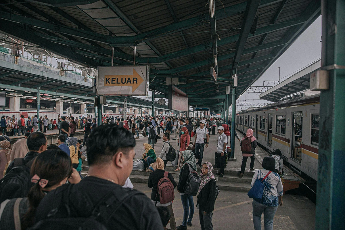 Stasiun kereta-api di Indonesia