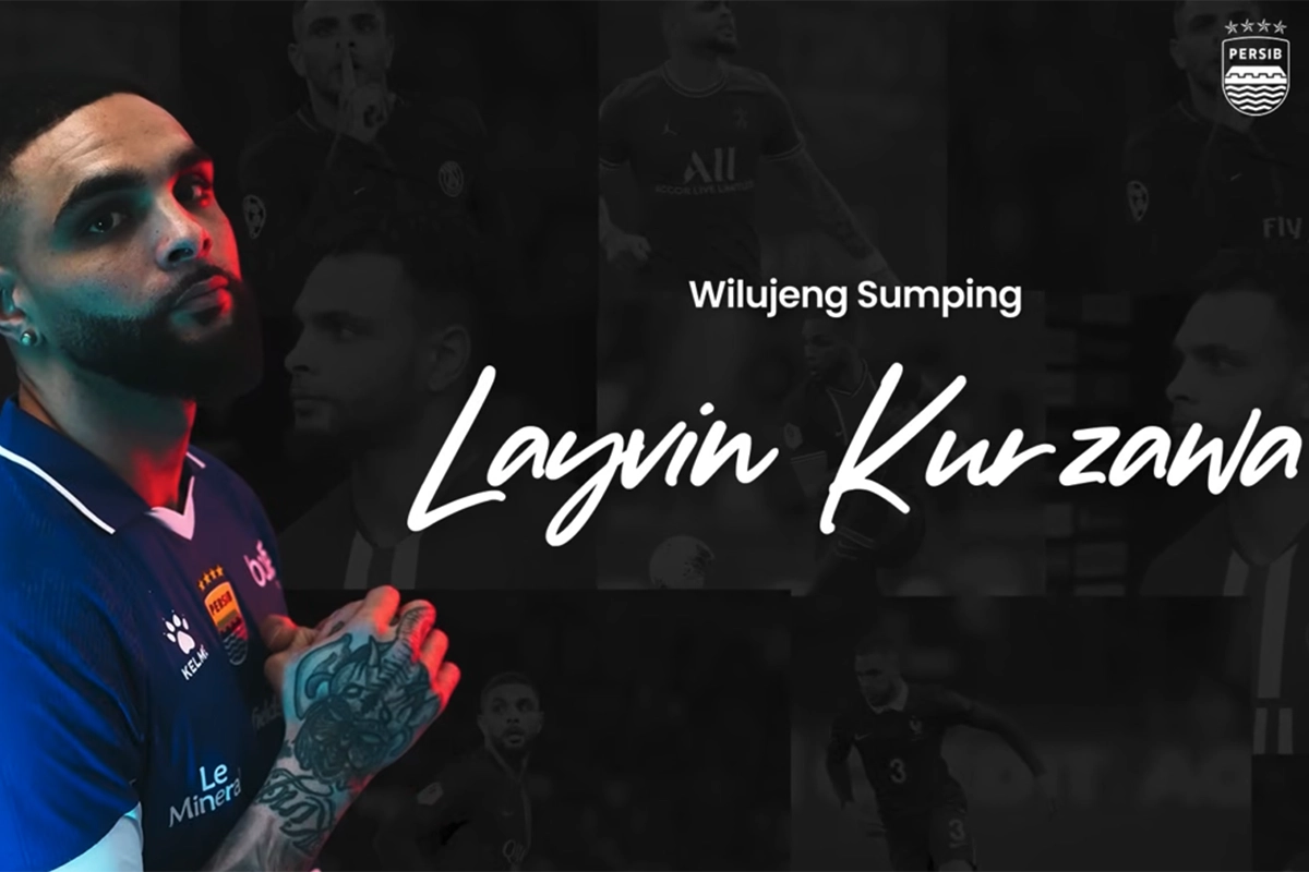 Poster grafis "Wilujeng Sumping" menyambut Layvin Kurzawa ke Persib Bandung, menampilkan sosok Kurzawa mengenakan jersey biru dengan latar belakang kolase foto hitam putih saat berseragam PSG.